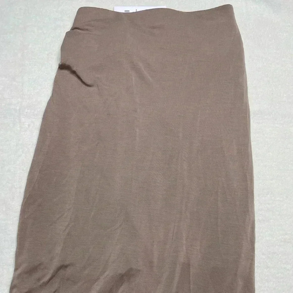 Like new dynamite  skirt - Picture 3 of 3